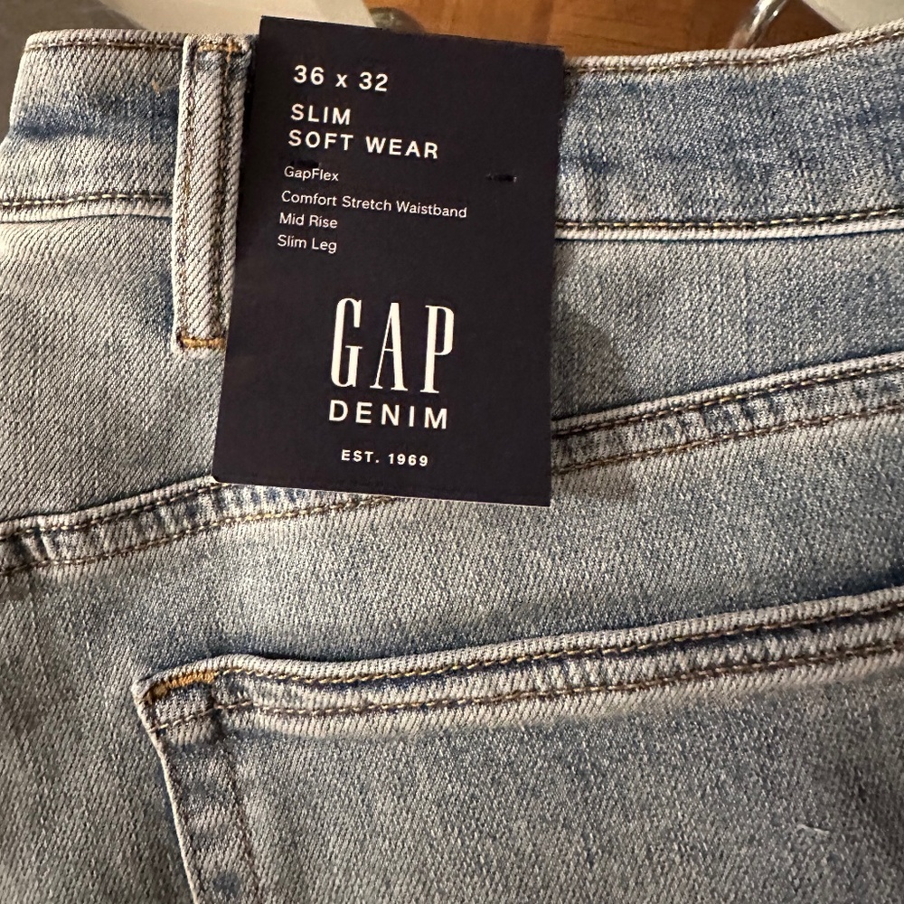 NWT Gap Men's Slim Soft Wear 36x32 Light Denim Mens Jeans - Picture 8 of 9